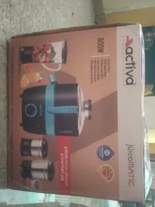 This Is A Brand New Juicer Mixie.With 3 Jars