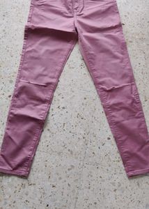 Cotton pant with slit at knee.