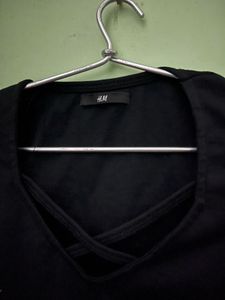 H&amp;M Black Crisscross Crop Top