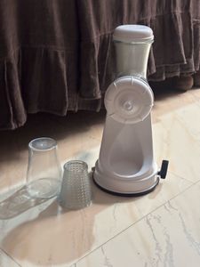 Hand Juicer