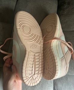 AUTHENTIC NIKE SB DUNK LOW- Pink