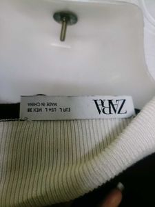 Zara Sweater with White Collar 🖤