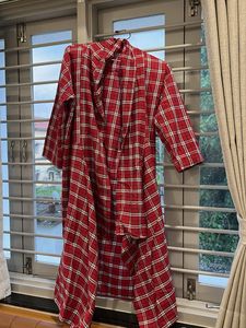 Red Knee Size Coat/shrug