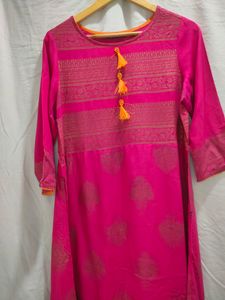Avaasa Rani Pink Kurti With Matching Leggings Set