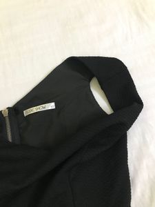 Chic Black Top Bust 32