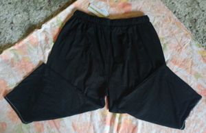Unisex Black Solid Sports Shorts(Capris) - XL