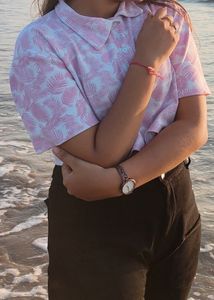 pink crop top t-shirt 💓its so comfortable t-shirt and it's look like beaches view give and very affordable t-shirt and 2 time wear and t-shirt conditions very very good