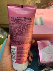 Pond's Skin Care Set