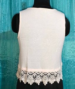 🎁Buy 2 Get 1 Free🎁Size S/M Lace white crop top