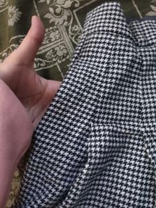 Uniqlo Houndstooth Skorts ! Good as new with tag!