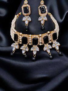 Classic Elegance Gem Choker Set🌸