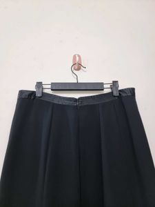 Chic Black Midi Skirt (Imported)