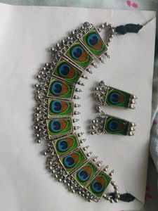 3 Necklace 2 Earrings Just 200