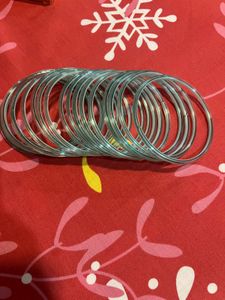 ❤️A Set of NEW 18 GLASS BANGLES