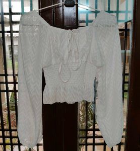 White Of ShoulderTop With Balloon Sleeves ✨