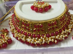 Elegant Magenta Pink Pearl Necklace With Mangteka