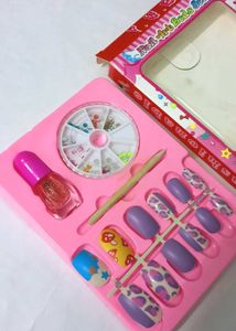 Mini Famous Jewellery Box+ Baby Nail Kit