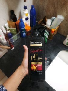 SULPHATE FREE Paraben-Free SHAMPOO TRESEM