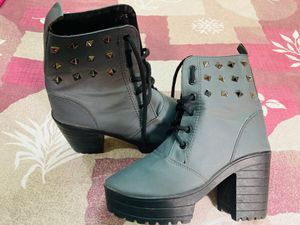 Grey Colour Styles Boots For Women