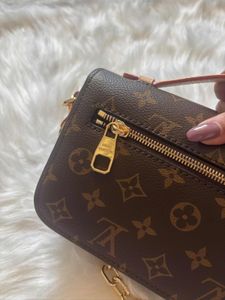 Authentic  Louis Vuitton  Metis East West