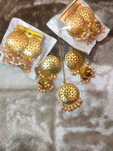 Golden Tone With Pearl Earring &amp; Maang Tikka