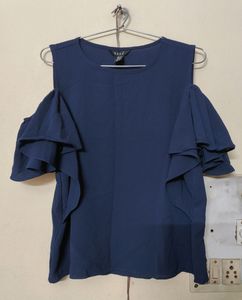 Deal Jeans Cold Shoulder Top