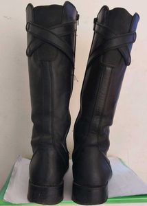 Trndy Black Leather Boots