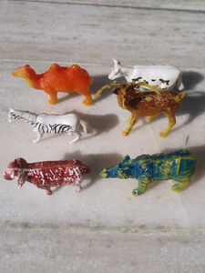 6 Plastic Animal Toys