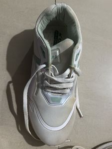 Comfortable White Sports Shoes