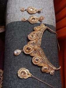 Elegant Gold Jewelry Set