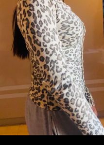 Leopard print woolen fitted top