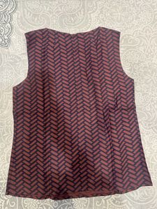 Branded GANT top