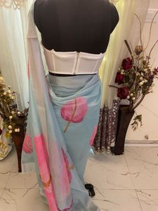 Elegant Floral Saree(blouse not included)