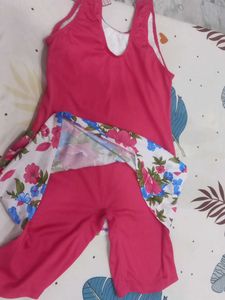 Girl&#39;s Floral Swimsuit