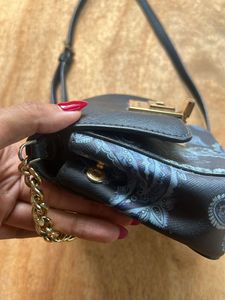 Authentic Michael Kors Sling Bag ✨