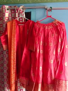 Women Kurta , Skirt And Dupatta Set