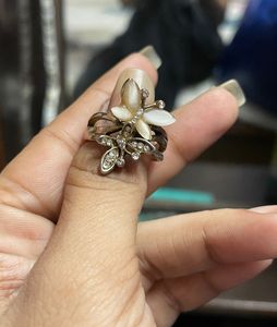 Elegant Floral Gold-Tone Ring with Sparkling Cryst
