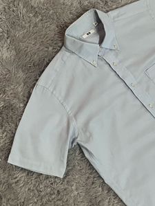 Uniqlo blue shirt