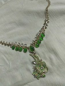 Elegant Green Floral Necklace