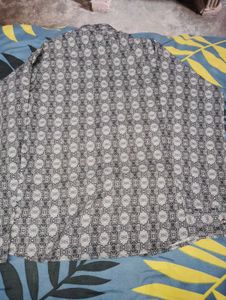 SHIRT NAYA JAISI HAI