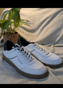 2 sneakers White- Size 6 Black-4