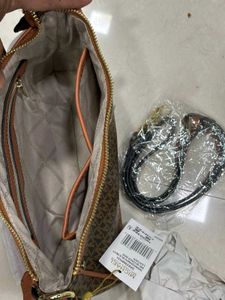 MK JET SET CHARM SMALL LOGO POCHETTE BAG