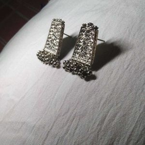Silver Tone Dangle Earrings❤