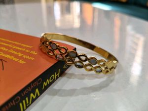 Elegant Gold tone bracelet