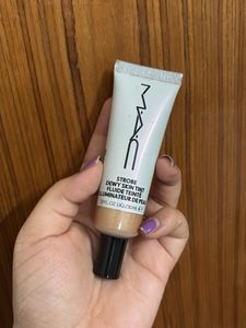 MAC strobe Skin tint