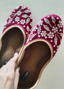 Mojari Magenta Colour