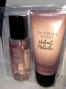 Victoria&#39;s Secret Velvet Petals Set