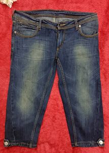 Levi's Navy Blue Capri