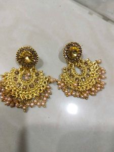 Golden Colour Choker With Earring Pair And Tika