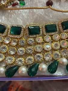 Elegant Emerald Jewelry Set